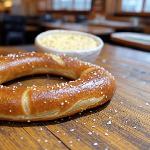 Brezel mit Obatzda