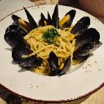 ΛΙΓΚΟΥΙΝΙ ΜΕ ΦΡΕΣΚΑ ΜΥΔΙΑ ΚΑΙ ΑΥΓΟΤΑΡΑΧΟ